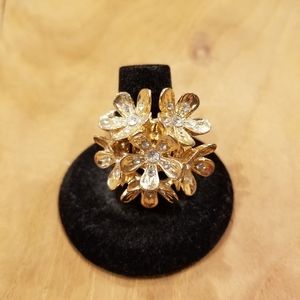Unique fun floral costume ring!